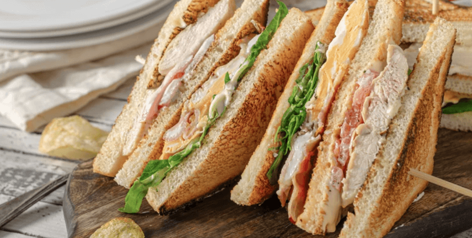 клаб-сэндвич, бутерброд, еда, кулинарные рецепты, перекус рецепт, бутерброд с куриным мясом