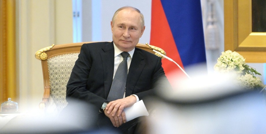 Володимир Путін публічно демонструє войовничу риторику