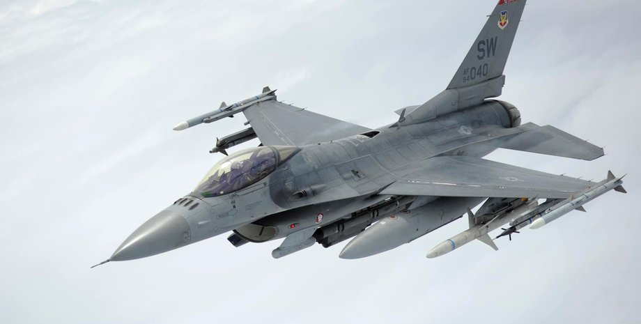 F-16 в Украине, истребитель F-16, самолет F-16, F-16 на вооружении ВСУ, F-16 в воздухе, F-16 в воздухе