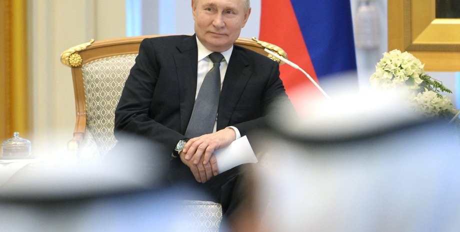 Володимир Путін публічно демонструє войовничу риторику