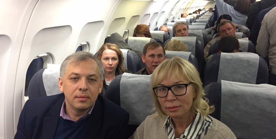 Людмила Денисова в самолете/Фото: facebook.com/denisovaombudsman