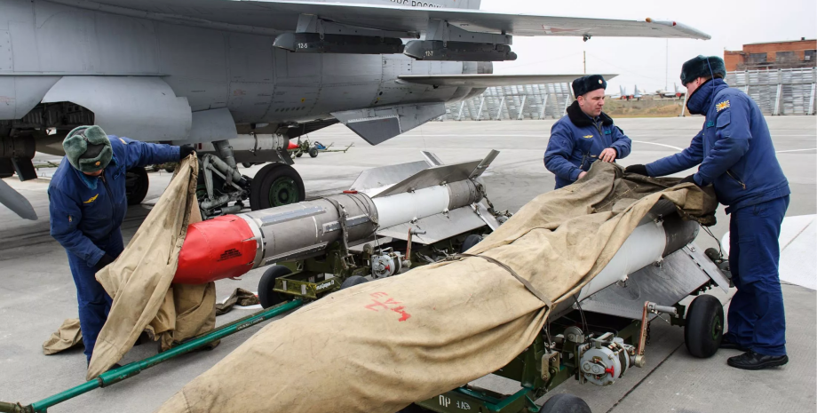 МіГ-31, війна в україні, літак, кинджал, аеродром моздок, ракети, Defense Express