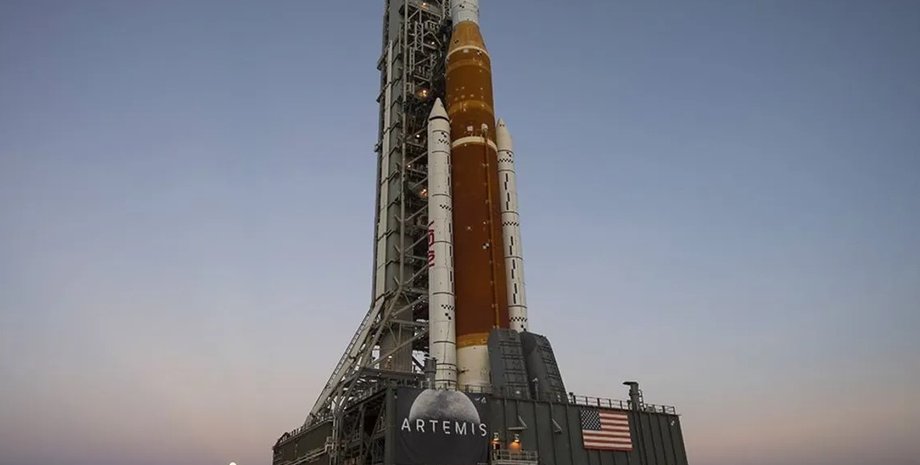Space Launch System, ракета sls полетела на луну, nasa, жизнь на луне, высадка людей на луну, полет корабля с экипажем на луну, полет людей на луну