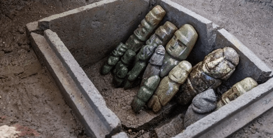 Темпло майор, большой храм, пирамида Уицилопочтли, ацтеки, антропоморфные статуэтки, археологическое открытие, ритуальные подношения, мезоамериканская культура, Мехико, исторические артефакты, история, археология