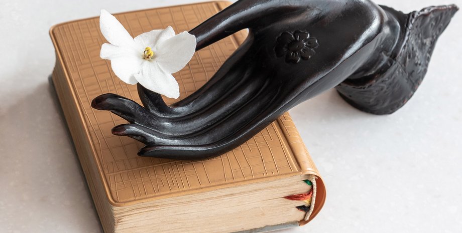 книга, рука с цветком, литература Востока, восточная литература