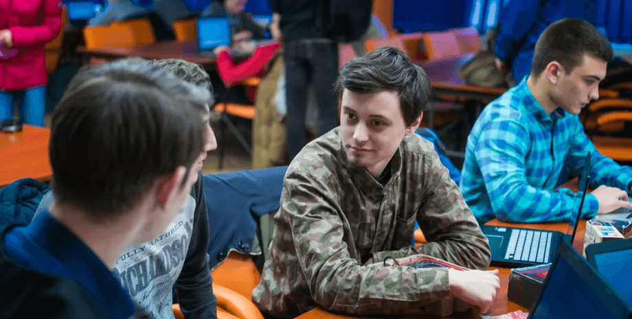 Александр Махнёв