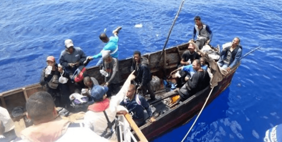 Круизный лайнер Carnival Paradise спас 27 человек, спасательная операция, туризм, путешествия