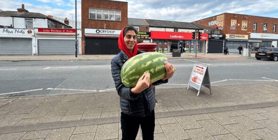 Женщина сыроед, веган-сыроед, вегетарианство, необычная диета, фрукты и овощи,  воспитывает своих детей как фрукторианцев