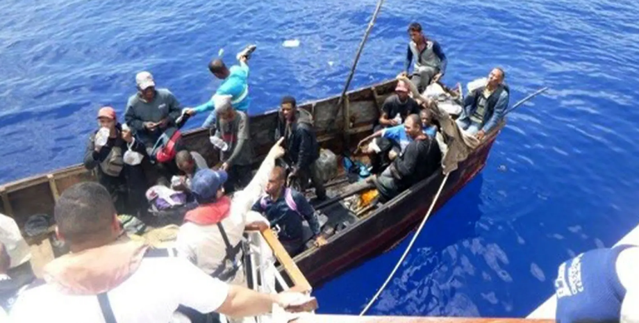 Круизный лайнер Carnival Paradise спас 27 человек, спасательная операция, туризм, путешествия