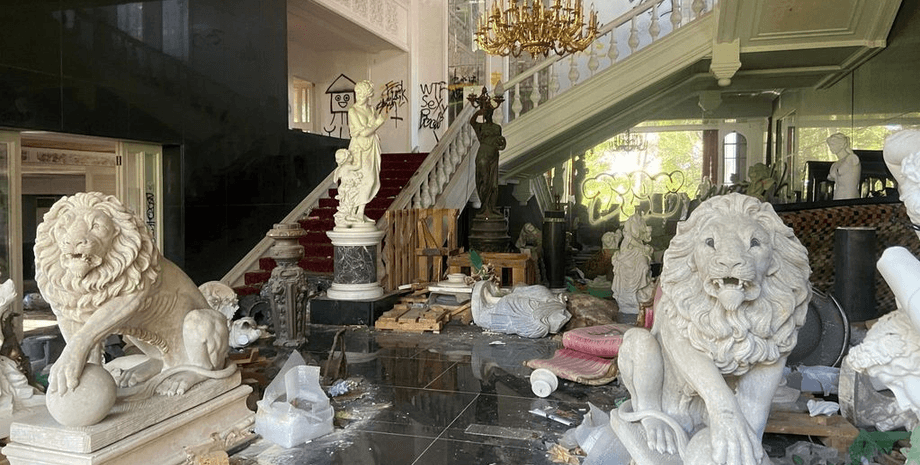 Заброшенный особняк, миллиардер, роскошное жилье, заброшенная вилла, особняк в Японии, путешествия, заброшенное здание, городской исследователь