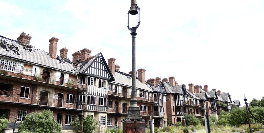 Женщина отправилась на заброшенную улицу и не поверила своим глазам в то, что увидела