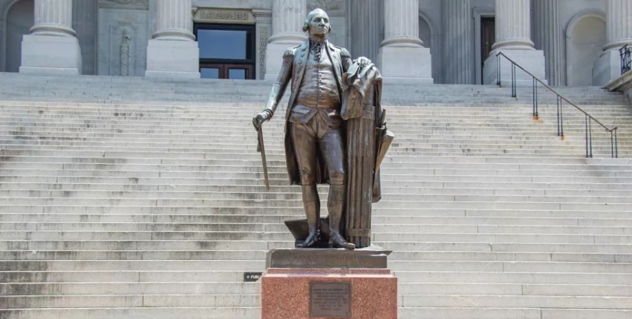 Памятник Джорджу Вашингтону Памятник Джорджу Вашингтону