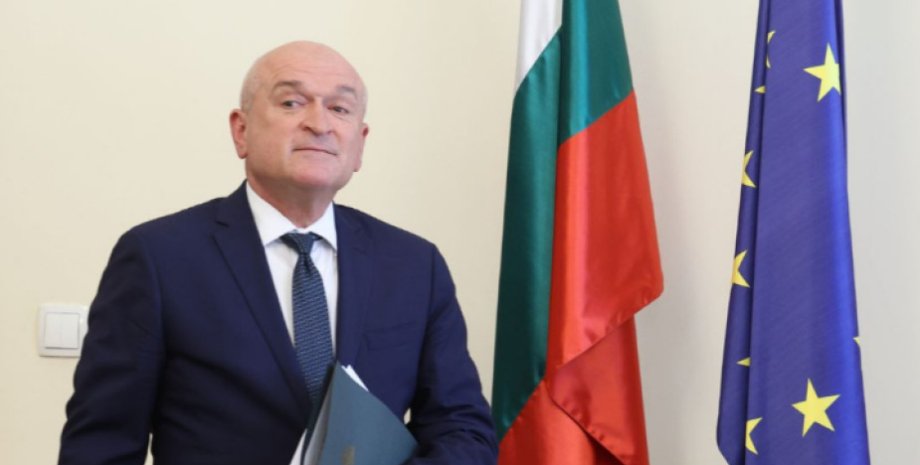 El mismo día, el jefe del gobierno de Bulgaria durante el debate parlamentario d...