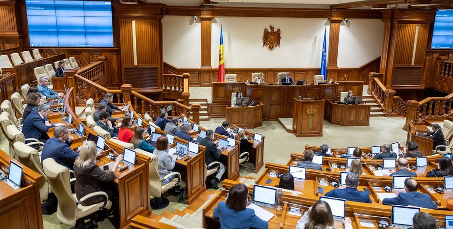 В Молдове депутатов заставляют говорить ра румынском