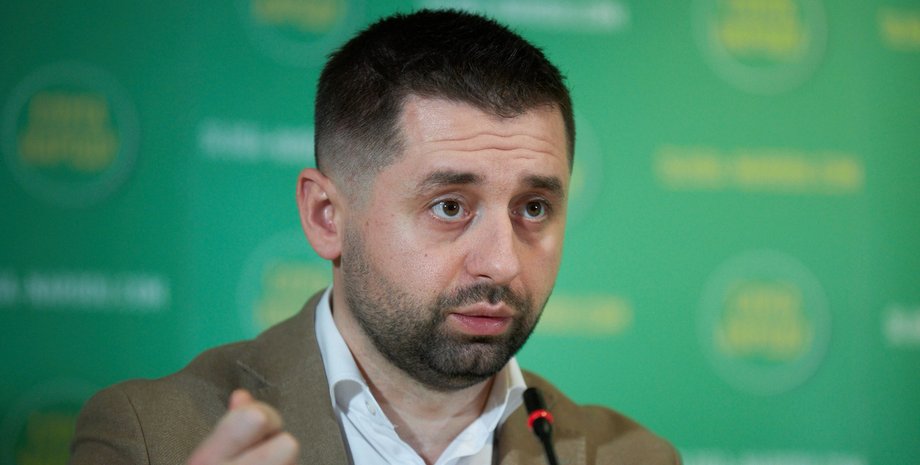 Вакцинация, коронавирус, Слуга народа, Верховная Рада, Давид Арахамия