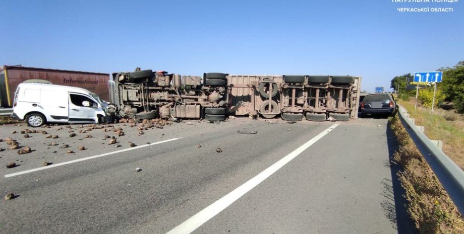 ДТП дтп, трасса одесса-киев, перевернулась фура