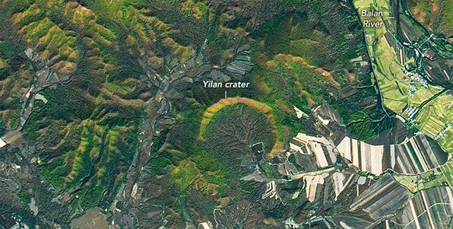 кратер Ілань, гори, фото