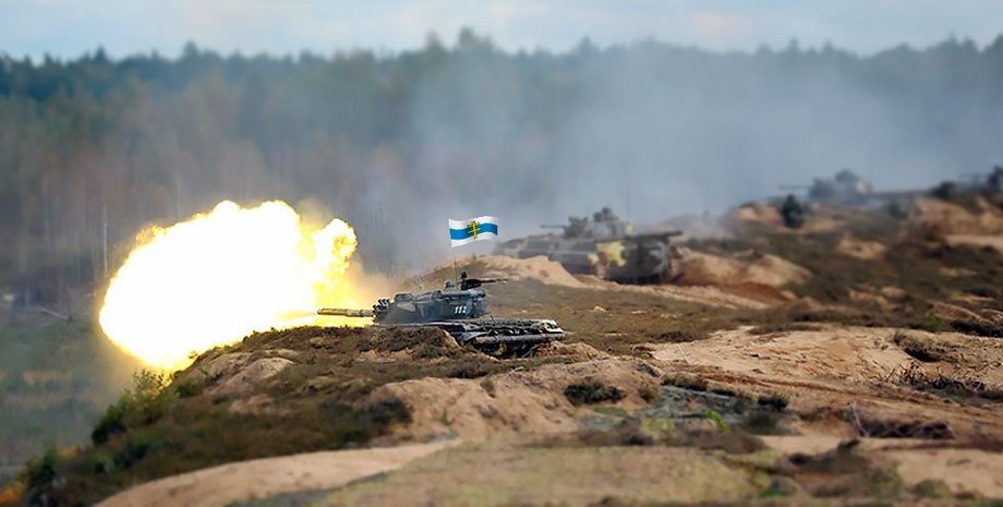 Танк с флагом Вейшнории.