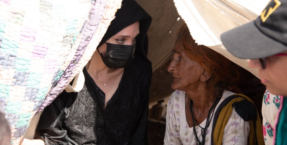 Анджелина Джоли, наводнение в Пакистане, стихийное бедствие