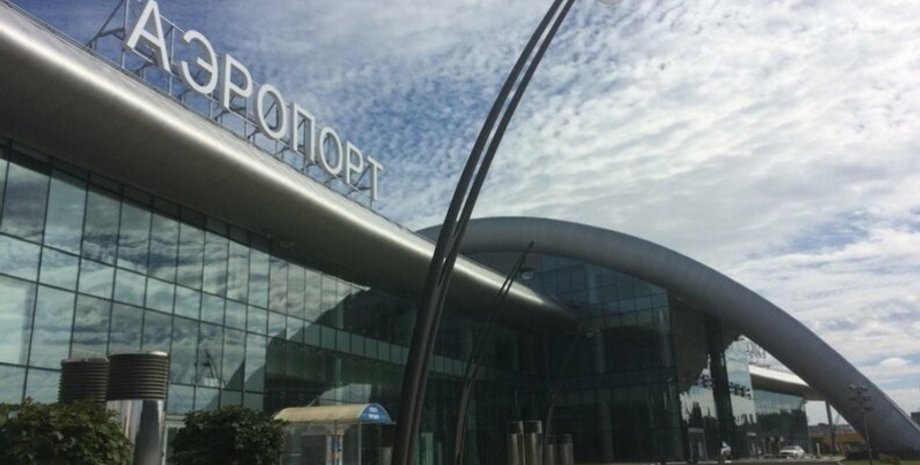 Дрон со взрывчаткой врезался в забор аэропорта в Белгороде