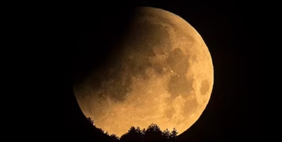 Місяць, місячне затемнення 2023