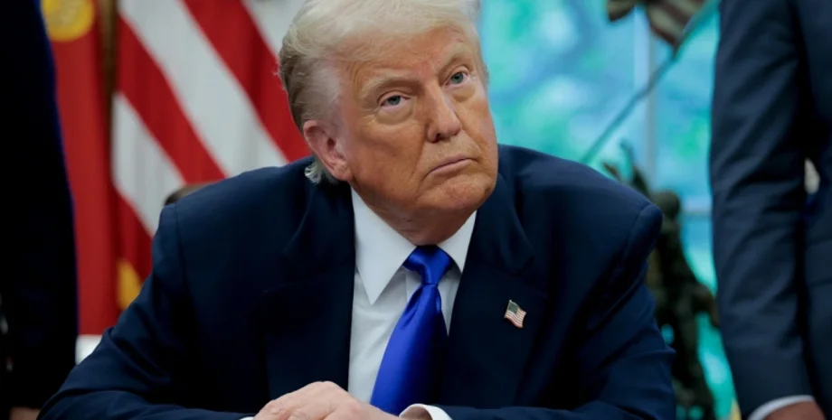 Дональд Трамп в костюмі