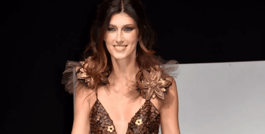 Пенсионер проехал 800 км ради модели, а встретил ее мужа, который раскрыл ему горькую правду