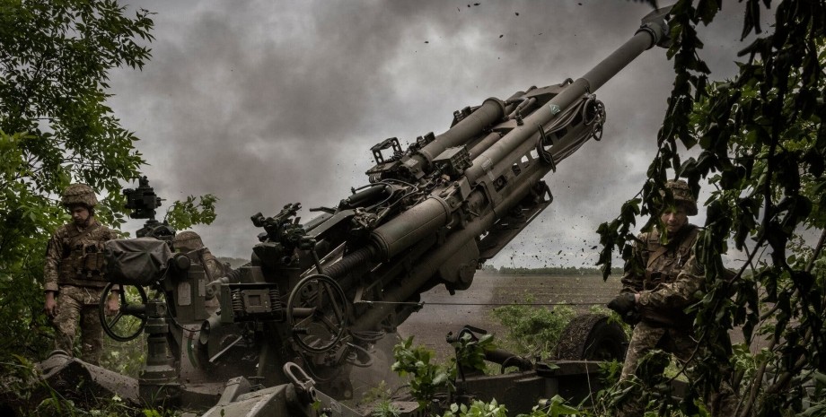 Украинские военные и гаубица М777,  гаубица М777, М777,