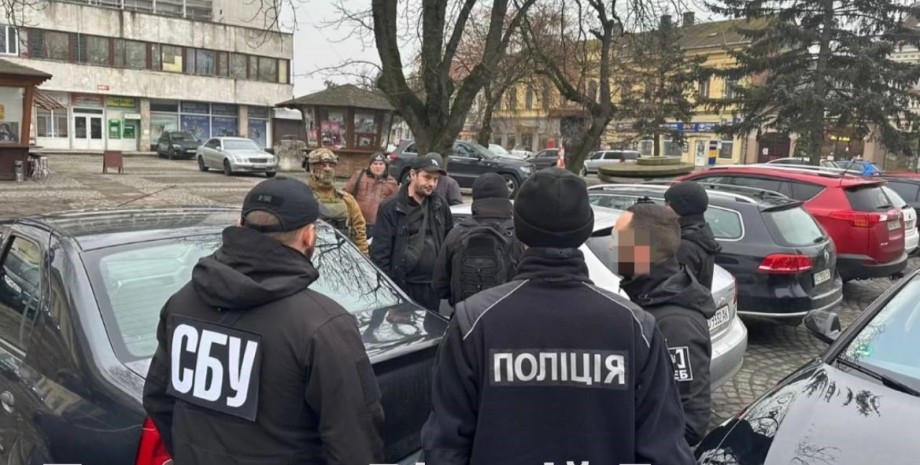 Поліція та СБУ в Ужгороді
