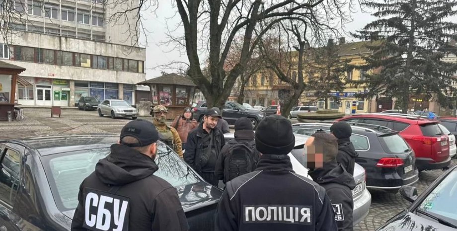 Полиция и СБУ в Ужгороде