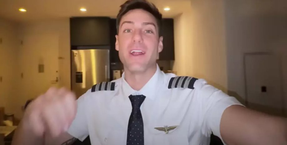 Чоловік розповів скільки заробляє пілот авіакомпанії за один політ