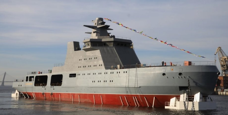 Российский боевой ледокол Иван Папанин