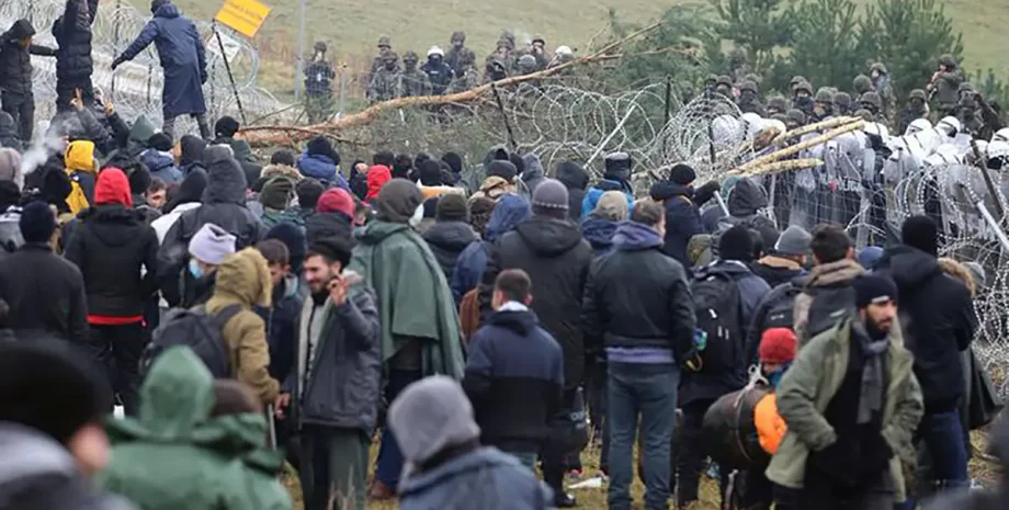 Нелегальные мигранты на белорусско-польской границе