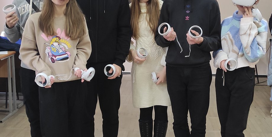 Школьники, дети, ИИ, VR-технологии, Minecraft, Убер-Школа, фото