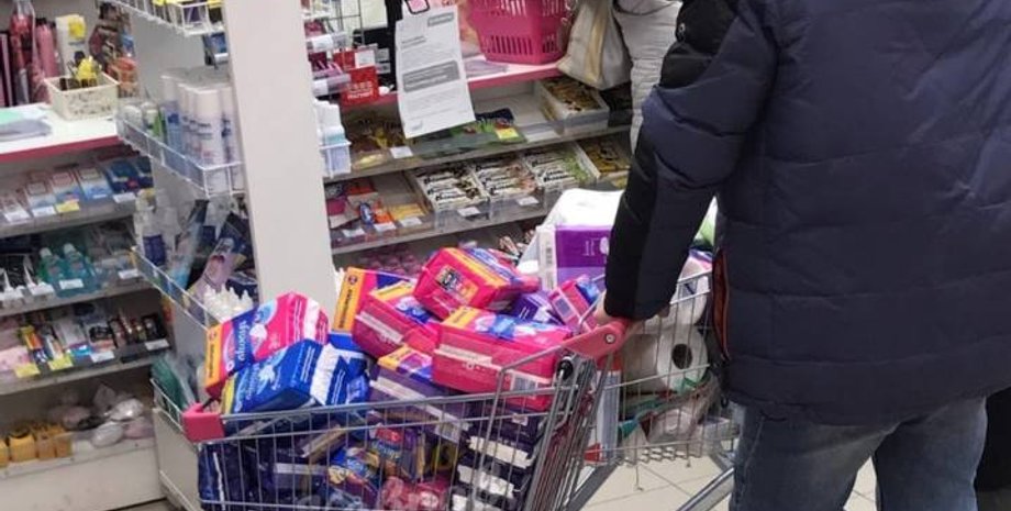 У Росії чоловіки спекулюють на дефіцитних товарах, дефіцит прокладок у росії, спекуляція на товарах жіночої гігієни