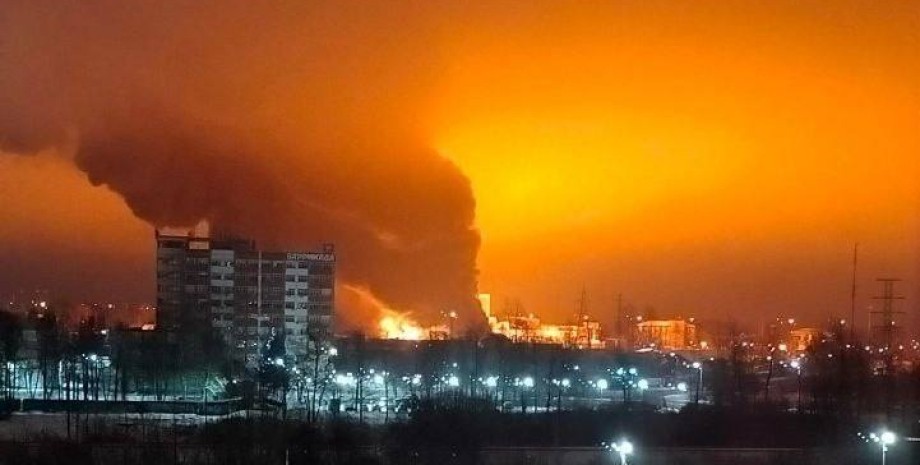 Пожар на заводе в РФ Пожар на заводе в РФ