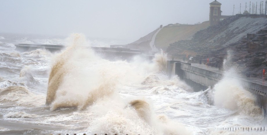 Шторм накриє Велику Британію шторм у Британії