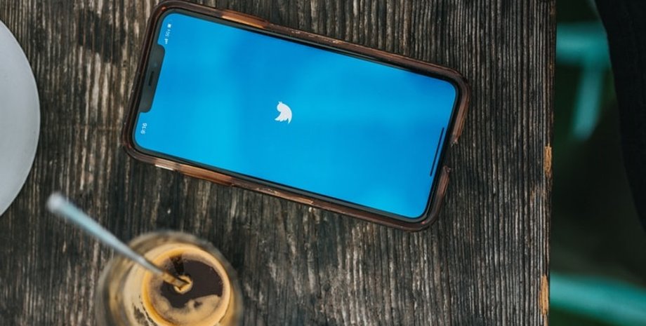 класть телефон экраном вниз