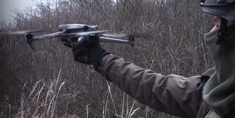 розвідувальний дрон, дрони ЗСУ, розвідка дронами, боєць ЗСУ з БПЛА