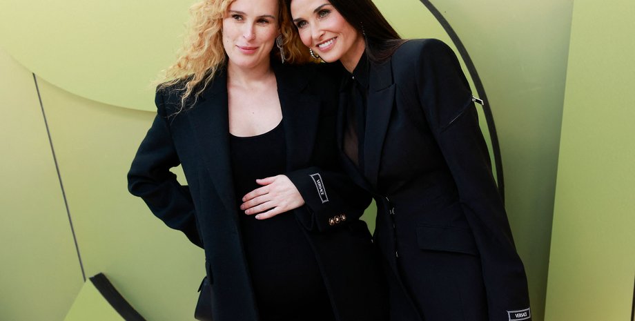 брюс уиллис деменция, румер уиллис дочь, внучка брюса уиллиса луэтта, деми мур брюс уиллис, кормление грудью