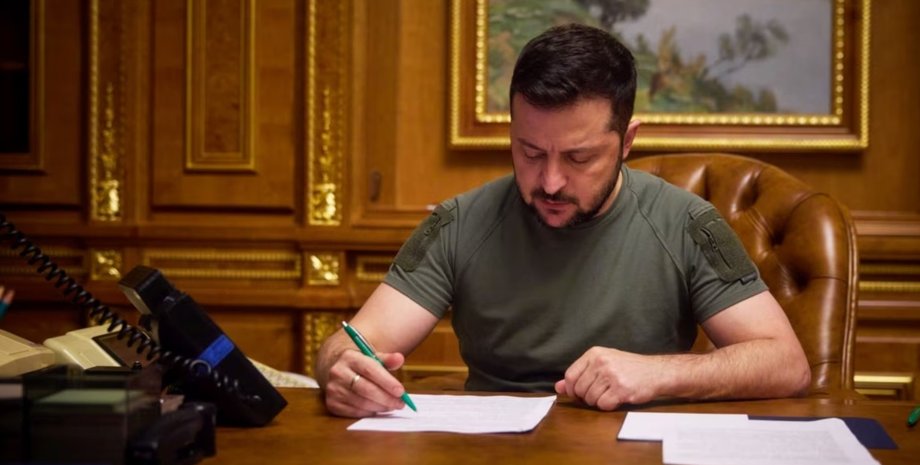 Владимир Зеленский, Офис президента, указ