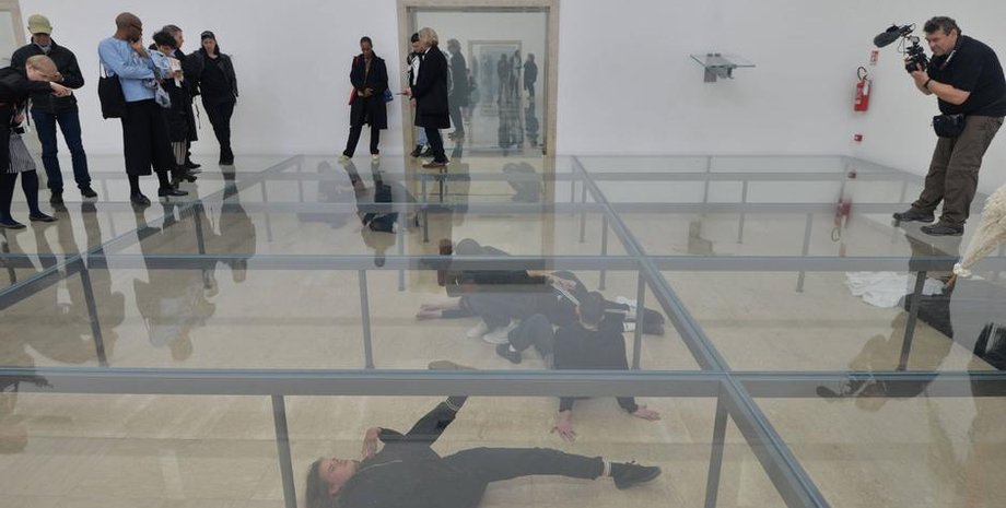 Перформанс "Фауст" в немецком павильоне на Венецианской биеннале / Фото: Imago