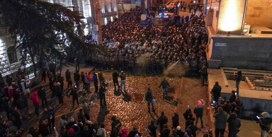 грузия, тбилиси, протесты, стычки, парламент, закон, проест, разгон, полиция, митингующие