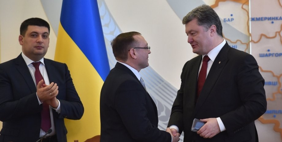 Спикер ВР Владимир Гройсман, Валерий Коровий и Петр Порошенко / Фото пресс-службы президента