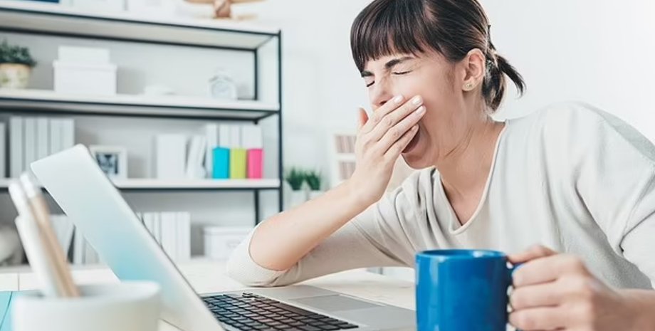 Позіхання, позіхає, дівчина