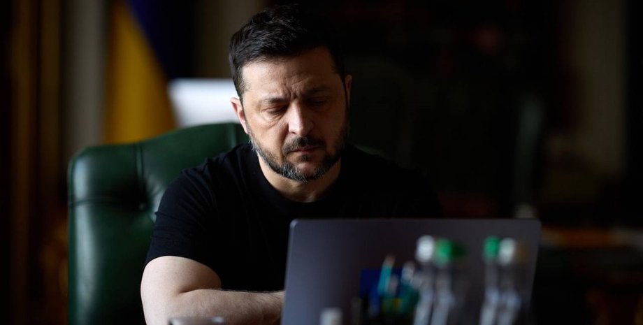 Владимир Зеленский за столом