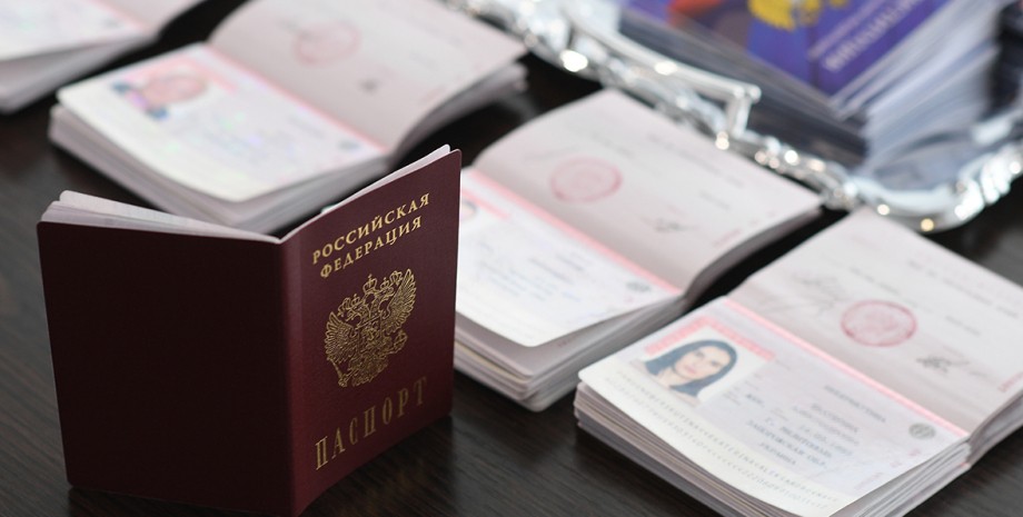 Российский паспорт, паспортизация, российские документы, "красная книжечка", война РФ против Украины
