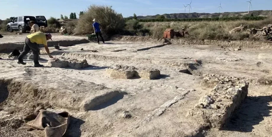 город, форт, история, поселение, раскопки, археологи, археология, исследования, керамика, находка, форум, Испания, наука, римский лагерь, война