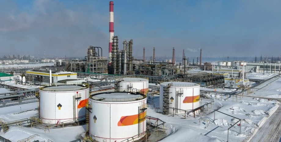 Urals Oil, který je Kreml vyvážen hlavně do jiných zemí, se prodává za nízkou ce...