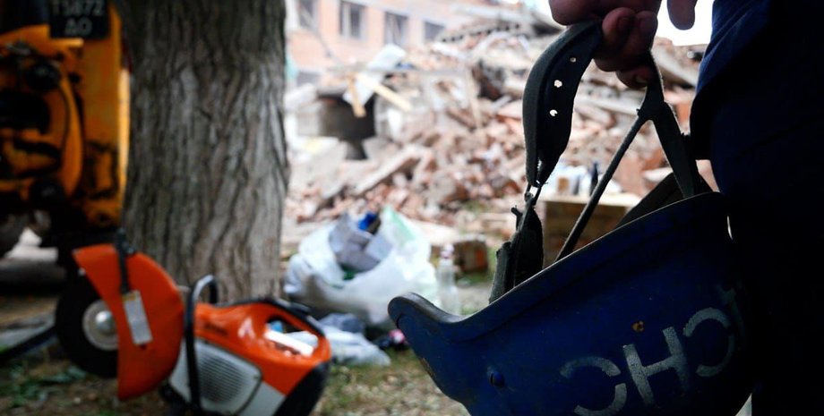 ДСНС, ДСНС в Оріхові, ДСНС Оріхів, завали Оріхів, удар Оріхів, авіабомба Оріхів, Рріхів 10 липня